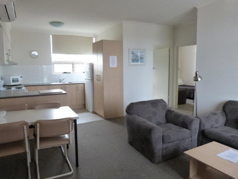 Glenelg Holiday Apartments - Corfu - Winery Find 9