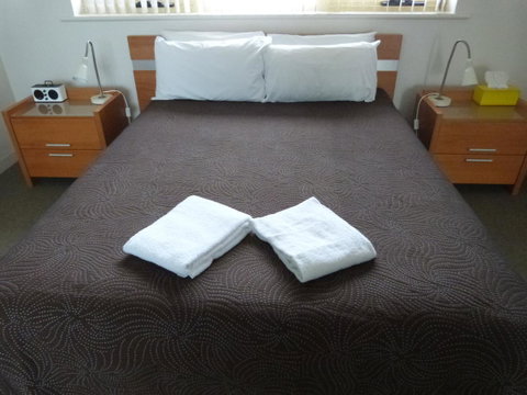 Glenelg Holiday Apartments - Corfu - Winery Find 12