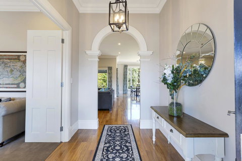 Grandview Accommodation - The Elm Tree Apartments - Winery Find 22