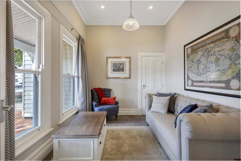 Grandview Accommodation - The Elm Tree Apartments - Winery Find 21