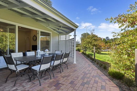 Grandview Accommodation - The Elm Tree Apartments - Winery Find 26