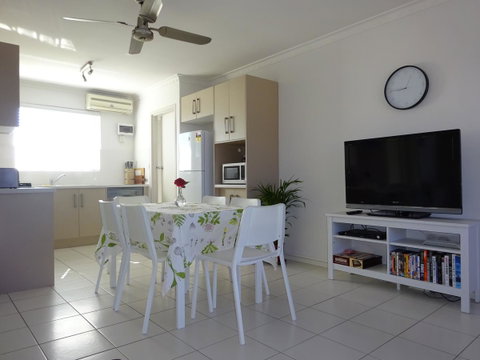 Selene Holiday Apartment @West Beach - Winery Find 9