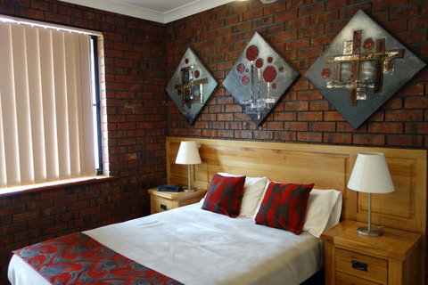 Glenelg Gateway Apartments - Winery Find 0
