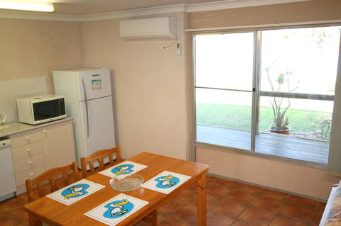 Lake Edge Apartments - Winery Find 14