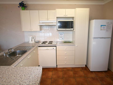 Lake Edge Apartments - Winery Find 6