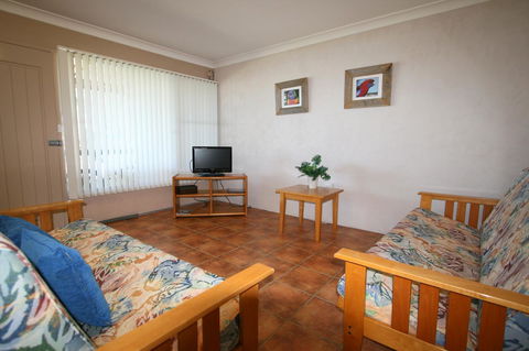 Lake Edge Apartments - Winery Find 15