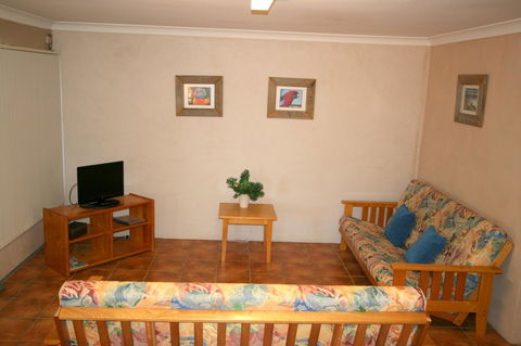 Lake Edge Apartments - Winery Find 27