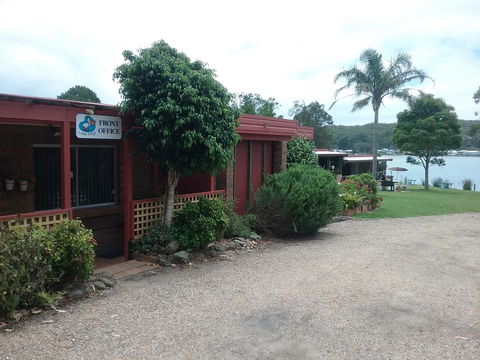 Lake Edge Apartments - Winery Find 1