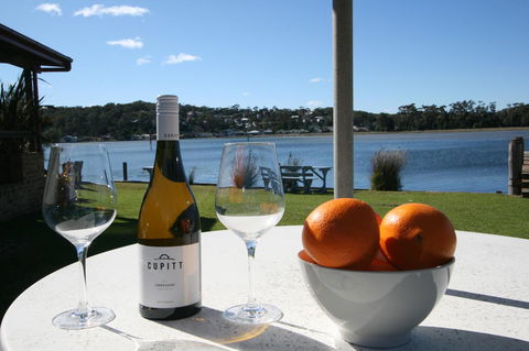 Lake Edge Apartments - Winery Find 29