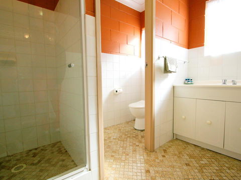 Lake Edge Apartments - Winery Find 25