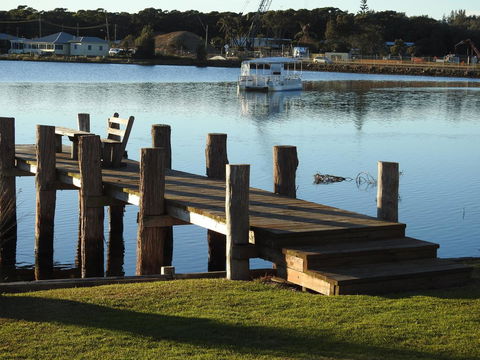 Lake Edge Apartments - Winery Find 21