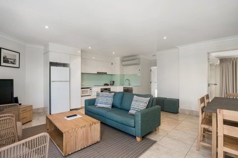 Bayview Beachfront Apartments, In Town Right On The Beach - Winery Find 41