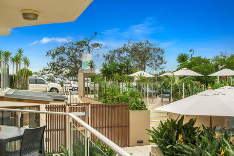 Bayview Beachfront Apartments, In Town Right On The Beach - Winery Find 13