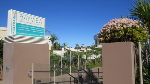 Bayview Beachfront Apartments, In Town Right On The Beach - Winery Find 16