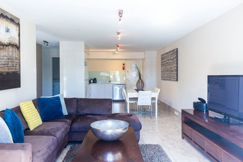 Bayview Beachfront Apartments, In Town Right On The Beach - Winery Find 43