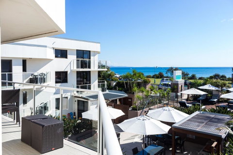 Bayview Beachfront Apartments, In Town Right On The Beach - Winery Find 15
