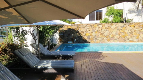 Bayview Beachfront Apartments, In Town Right On The Beach - Winery Find 19