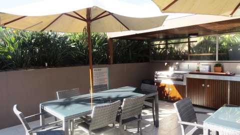 Bayview Beachfront Apartments, In Town Right On The Beach - Winery Find 23