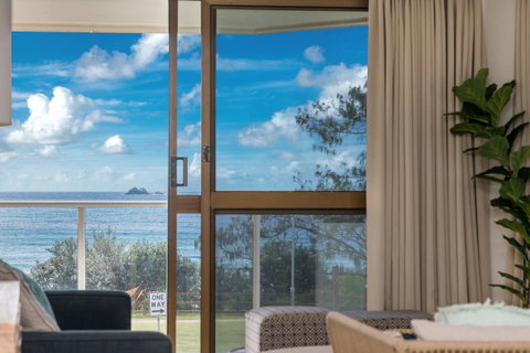 Bayview Beachfront Apartments, In Town Right On The Beach - Winery Find 29