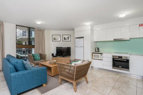Bayview Beachfront Apartments, In Town Right On The Beach - Winery Find 40
