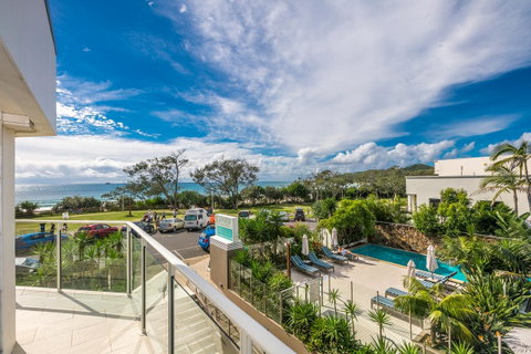 Bayview Beachfront Apartments, In Town Right On The Beach - Winery Find 10