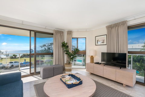 Bayview Beachfront Apartments, In Town Right On The Beach - Winery Find 36