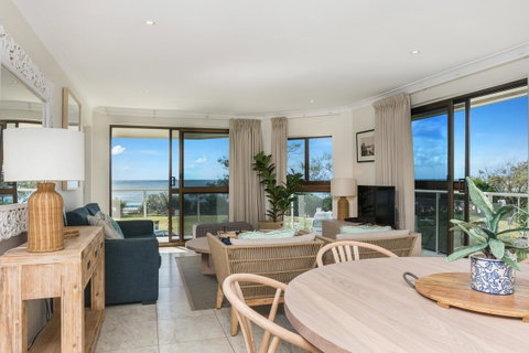 Bayview Beachfront Apartments, In Town Right On The Beach - Winery Find 30