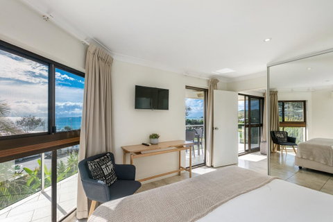 Bayview Beachfront Apartments, In Town Right On The Beach - Winery Find 33
