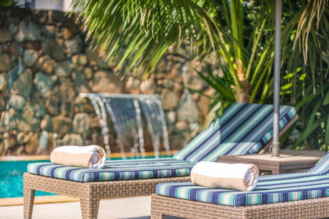 Bayview Beachfront Apartments, In Town Right On The Beach - Winery Find 4
