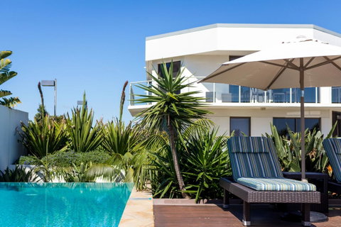 Bayview Beachfront Apartments, In Town Right On The Beach - Winery Find 17