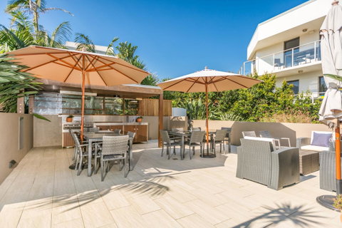 Bayview Beachfront Apartments, In Town Right On The Beach - Winery Find 9