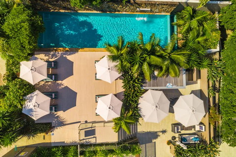 Bayview Beachfront Apartments, In Town Right On The Beach - Winery Find 2