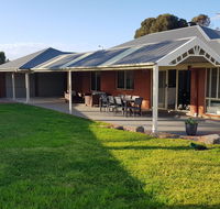 Aldinga Beach overnighter or getaway home - Winery Find