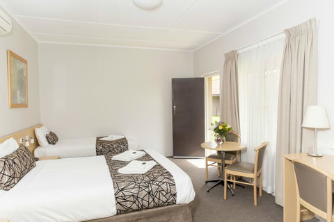Bathurst Motor Inn - Winery Find 24