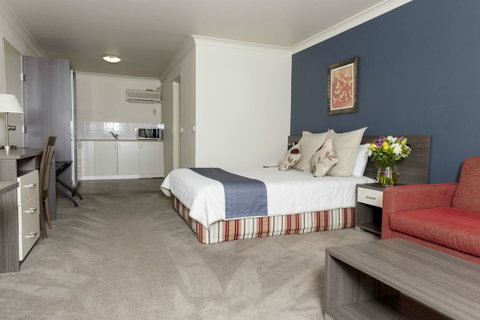 Bathurst Motor Inn - Winery Find 11