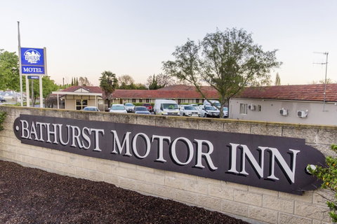 Bathurst Motor Inn - Winery Find 13