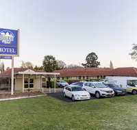Bathurst Motor Inn - Winery Find