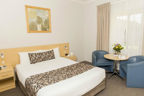 Bathurst Motor Inn - Winery Find 3