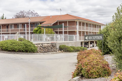 Bathurst Motor Inn - Winery Find 17