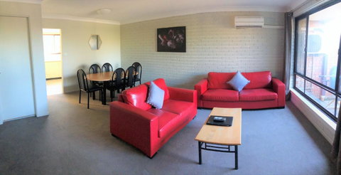 Bathurst Motor Inn - Winery Find 4