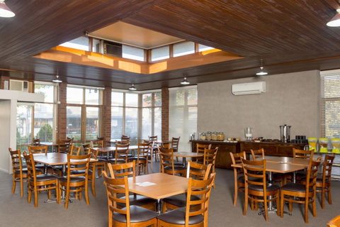 Bathurst Motor Inn - Winery Find 27