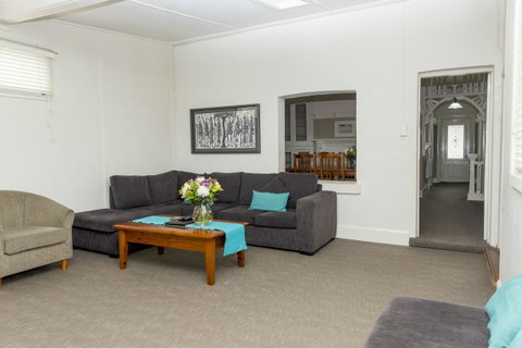 Bathurst Motor Inn - Winery Find 31