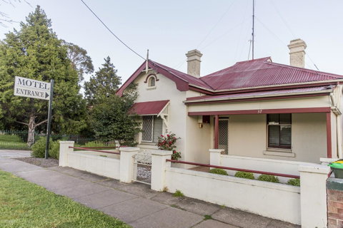 Bathurst Motor Inn - Winery Find 30