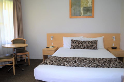 Bathurst Motor Inn - Winery Find 26
