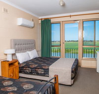 Tailem Bend Riverside Hotel - Winery Find