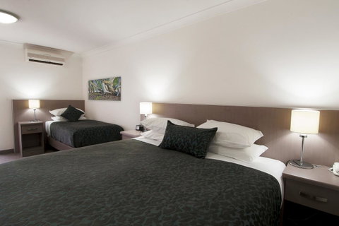 Loxton Community Hotel Motel - Winery Find 11