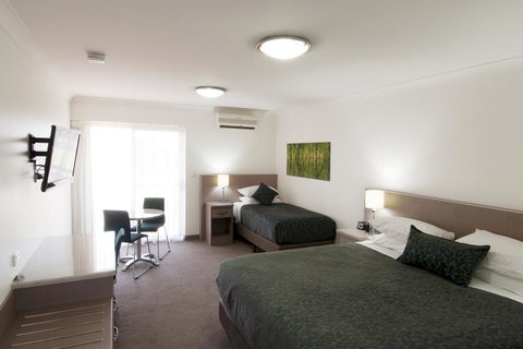 Loxton Community Hotel Motel - Winery Find 12
