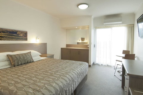 Loxton Community Hotel Motel - Winery Find 20