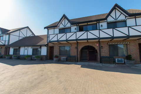 Mick O\'Sheas - Winery Find 36