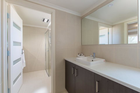 Mick O\'Sheas - Winery Find 28